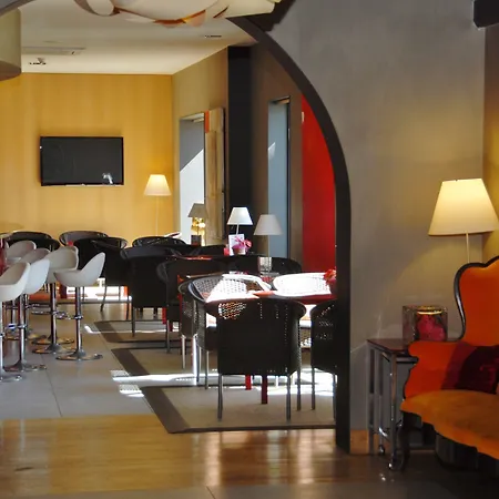 מלון El Castell 3*